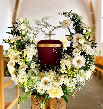 A Crown of Light Urn Tribute