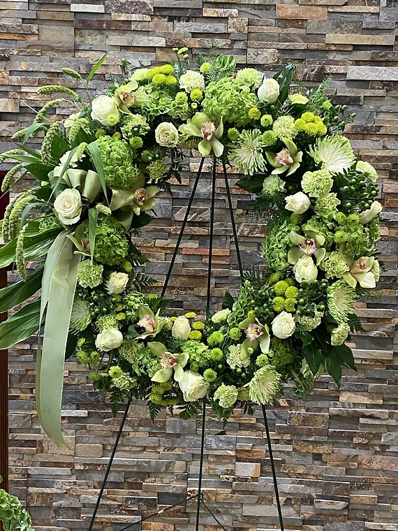Endless Remembrance Standing Wreath