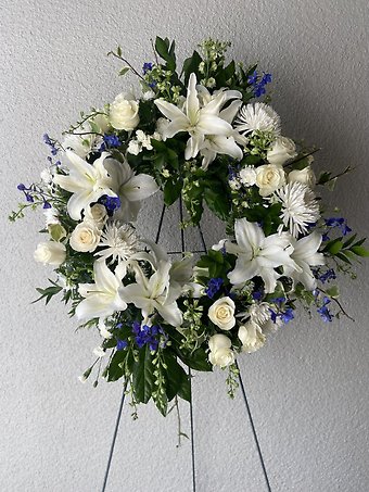 Sapphire Pearl Standing Wreath