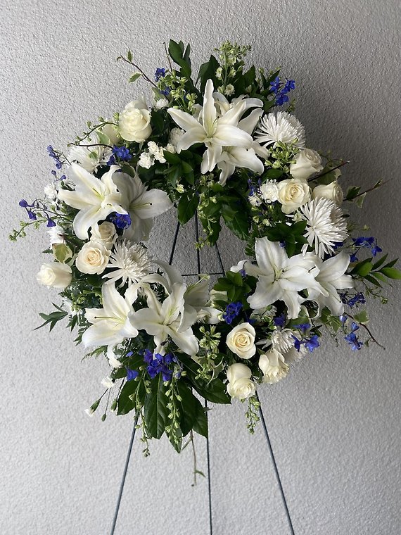 Sapphire Pearl Standing Wreath
